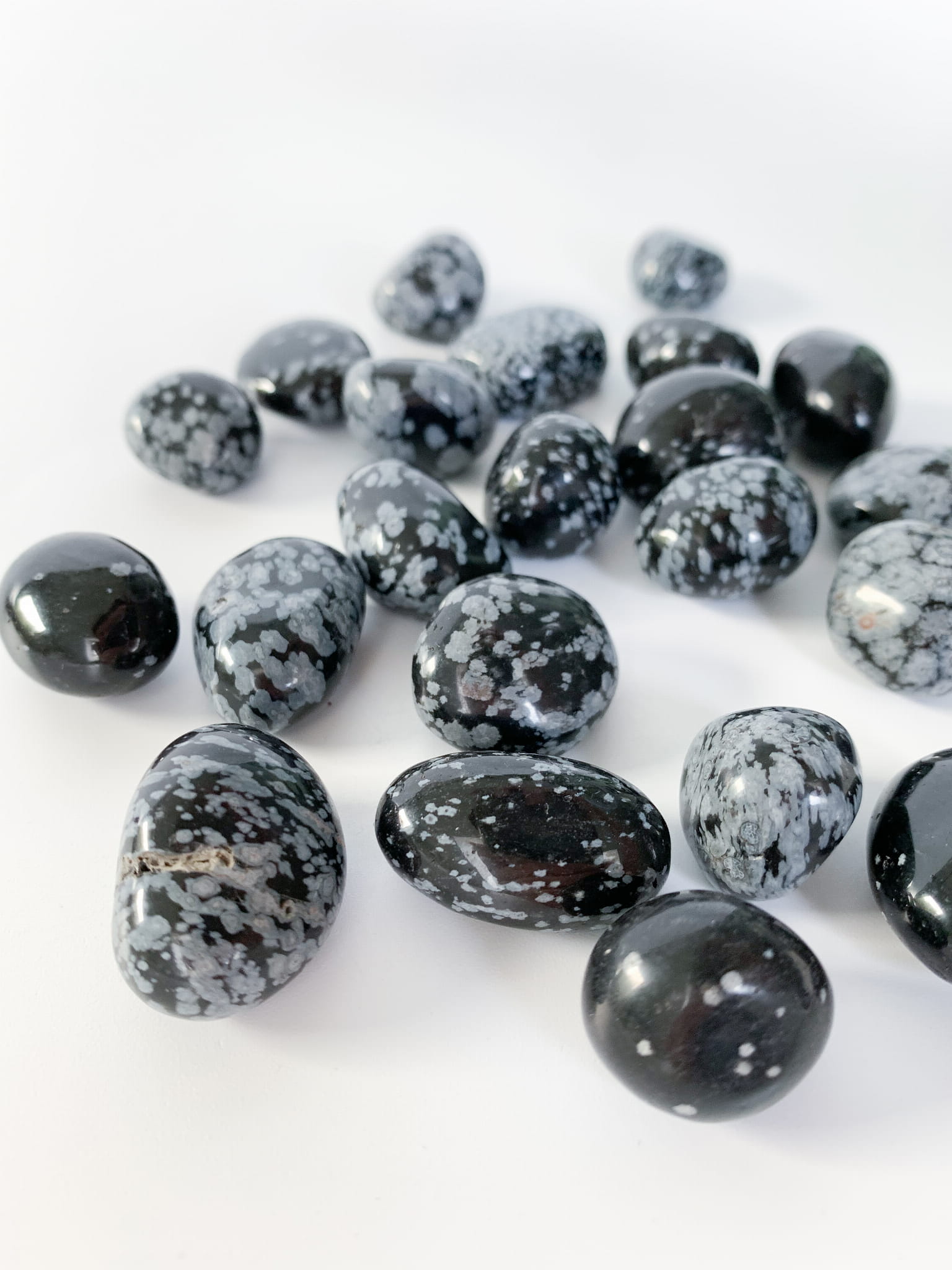 Obsydian śnieżny - otoczak mały