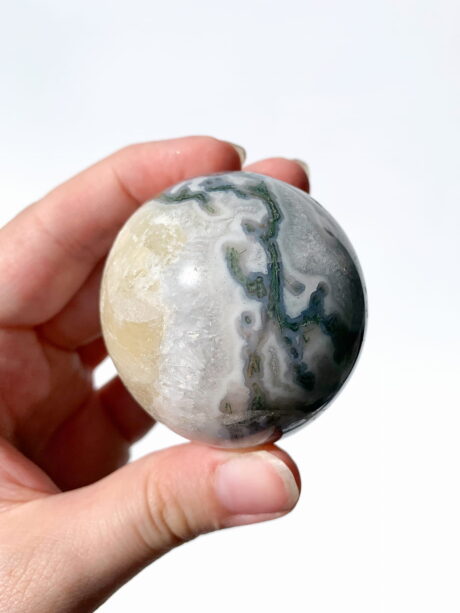 Agat mszysty (z kalcytem) kula - nr 1