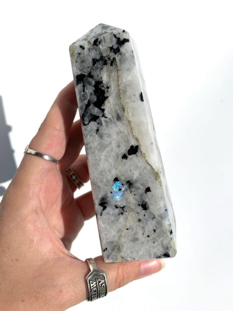 Kamień księżycowy wieża - numer 1