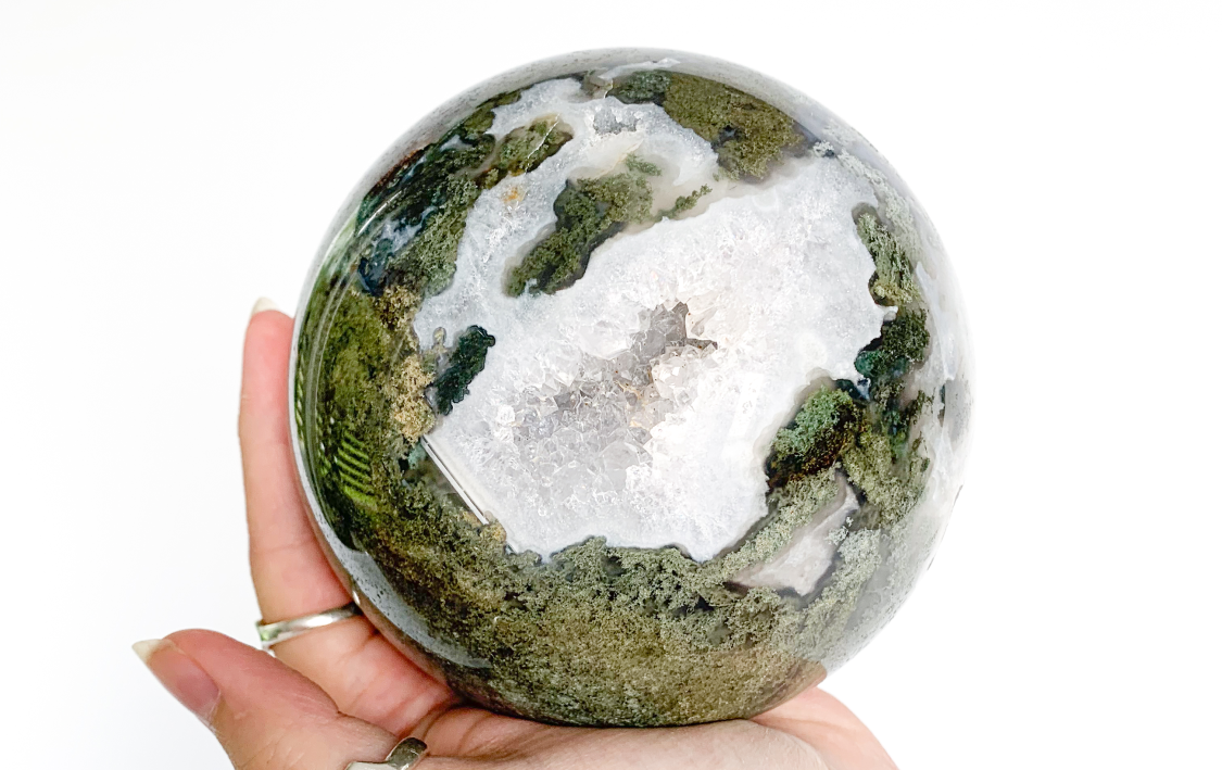 Witaj we wszechświecie Flowermoon! Tu zaczyna się Twoja podróż do świata minerałów